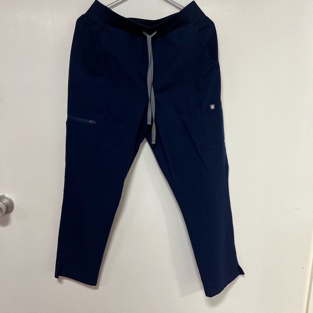 Figs Kade Navy Scrub cargo pants-Medium Petite